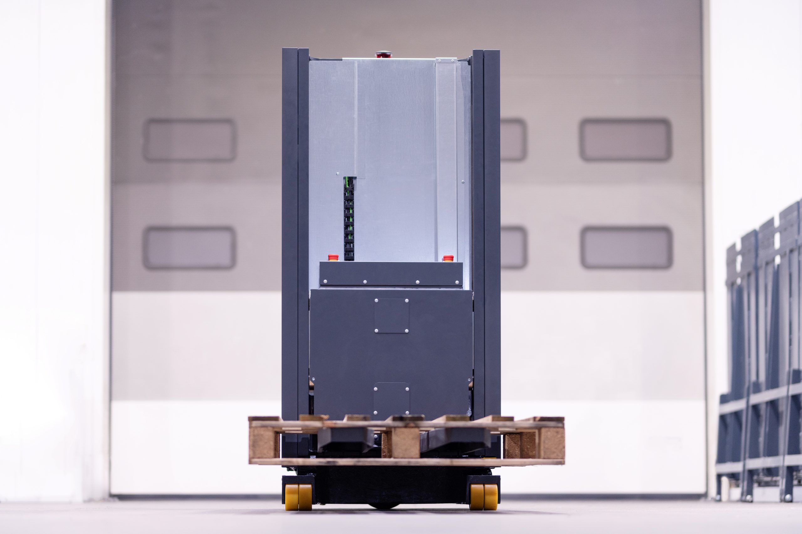 counterbalanced AMR A-MATE Counter transports closed pallets